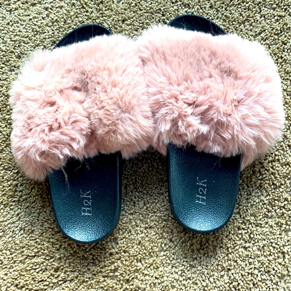 Pink furry slides size 7 USA